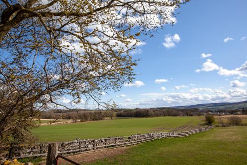 a view of a field from a fence at The Old Chapel Leyburn in Leyburn