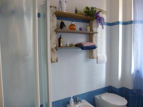 Et badeværelse på A 20 mt dal mare con ombrellone e sdraio in spiaggia