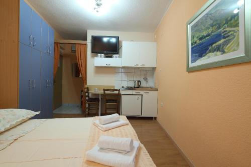 Gallery image of La Familia Apartments in Makarska