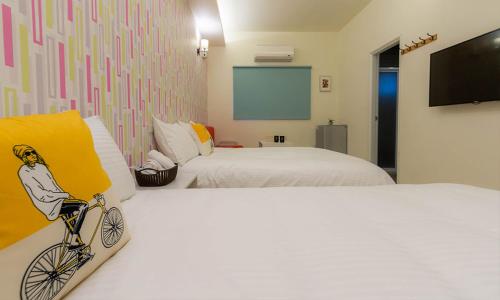 a bedroom with two beds and a bike on the bed at 大俠親子休閒館 依人數開房 in Guilin