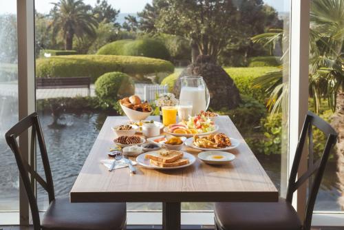 Mad på resortet eller i nærheden