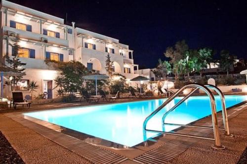 Bazén v ubytovaní Caldera Romantica Hotel alebo v jeho blízkosti