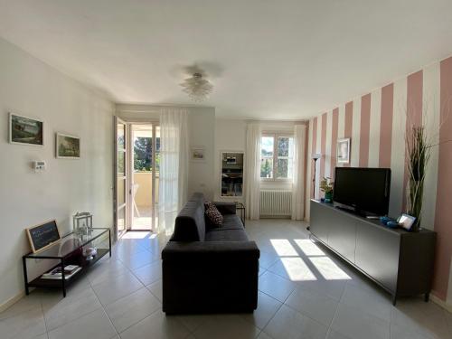 Galeriebild der Unterkunft Appartamento 23 - bilocale vista lago in Toscolano-Maderno