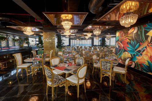 Restoran või mõni muu söögikoht majutusasutuses Hotel Sky Cape Town