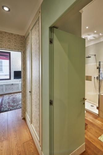 a sliding glass door in a room with a bathroom at Casa Gugù in Ravenna