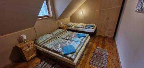 Un pat sau paturi într-o cameră la Chata Sofia