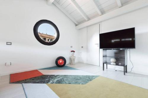 Unique 4 Storey House on Naviglio 4Bd, 4Bt