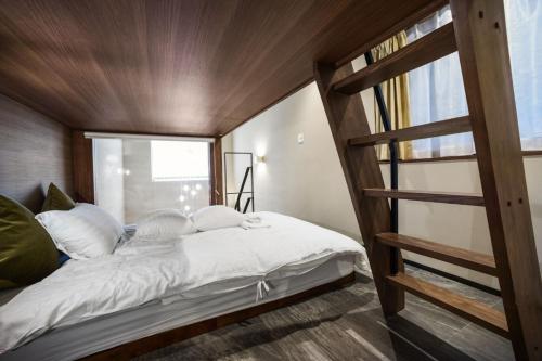 a bedroom with a bunk bed and a ladder at Ken's Place Azabudai in Tokyo