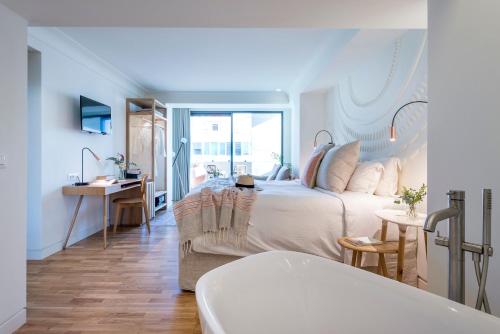 Llit o llits en una habitació de Niche Hotel Athens