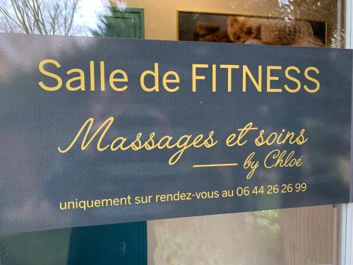 a sign in a window that reads sale de fitness messengers at sons at Mercure Cabourg Hôtel & Spa in Cabourg