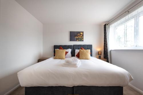 Mitford Close 3 Bedroom House, Reading, Marea Britanie