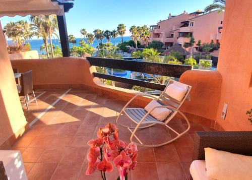 Luxurious Two Bedroom Apartment in Mar Azul, Estepona ...