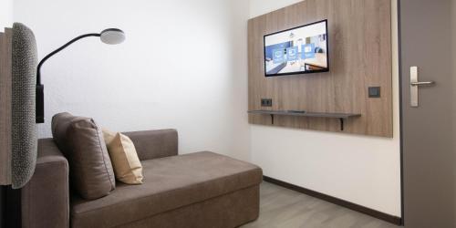 Hotel Das Augustinにあるテレビまたはエンターテインメントセンター