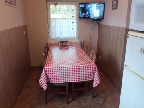 Televisyen dan/atau pusat hiburan di Budai Vám Apartmanház