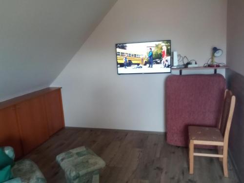 TV a/nebo společenská místnost v ubytování Budai Vám Apartmanház