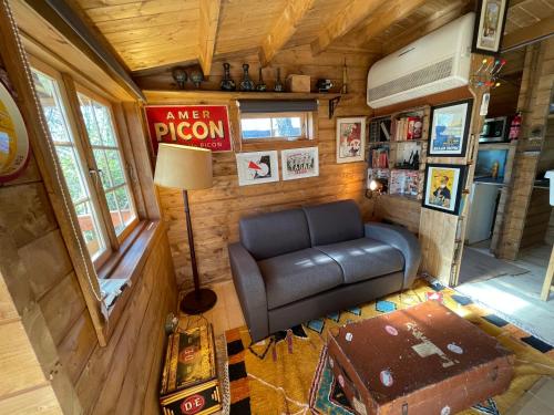 an overhead view of a living room in a tiny house at Retro Lodge nr Dartoor with hot tub & opt sauna in Newton Abbot