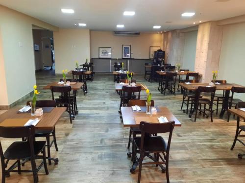 Restoran atau tempat lain untuk makan di Golden Tulip Goiania Address