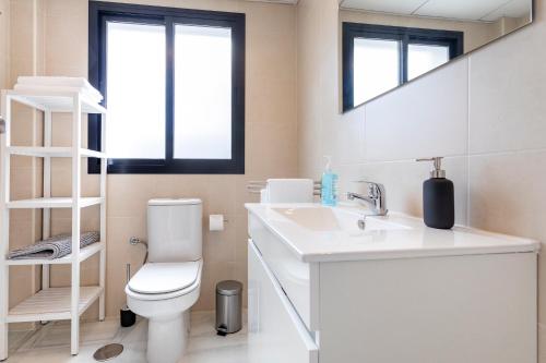 Kúpeľňa v ubytovaní Málaga Rivas 34 Suites Homes