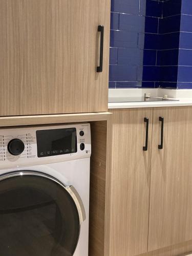 a kitchen with a washing machine in a kitchen at La Quinta by Wyndham Dubai Jumeirah in Dubai