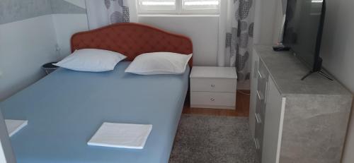 Een bed of bedden in een kamer bij Apartment Biskupovic