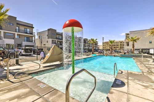 Πισίνα στο ή κοντά στο Spacious St George Townhome with Grill and Views!