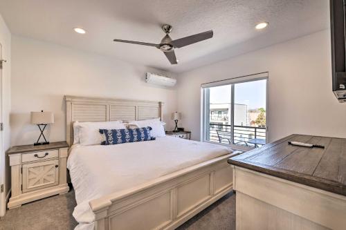 Ένα ή περισσότερα κρεβάτια σε δωμάτιο στο Spacious St George Townhome with Grill and Views!