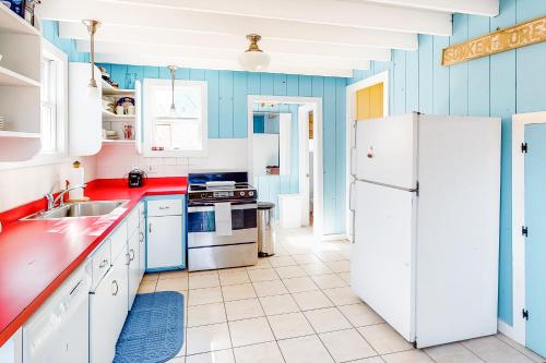 Surfside Retreat On Champlain Street – Photos 4
