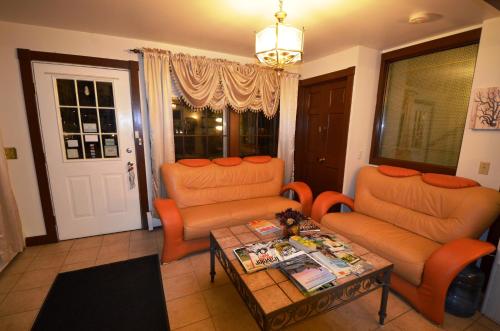 a living room with two chairs and a coffee table at Williamstown Motel in Williamstown