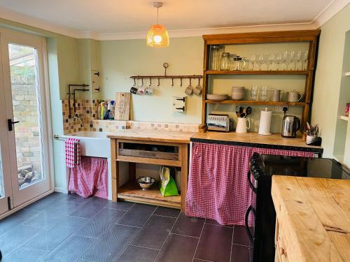Gallery image of Charming Town Centre Character Cottage With Parking in Stowmarket