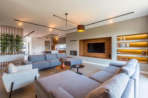 Villa SEVEN HEARTS with heated pool and basketball court near Split