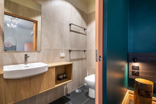 Bathroom sa Ramsgate Hotel by Nightcap Social