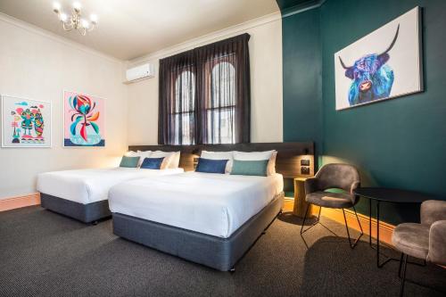 Ліжко або ліжка в номері Ramsgate Hotel by Nightcap Social