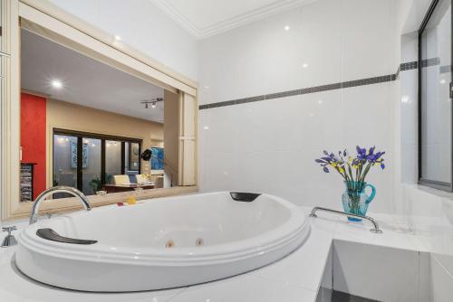 Un baño de About Time Retreats- Studio Seven