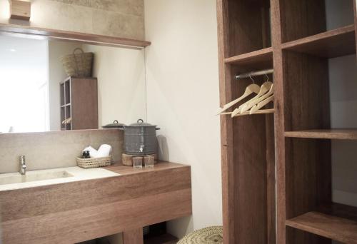 a bathroom with a sink and a mirror at Hotel Casa Hormiga in Bacalar