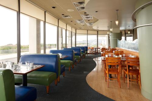 Restoranas ar kita vieta pavalgyti apgyvendinimo įstaigoje Port Royal Oceanfront Hotel