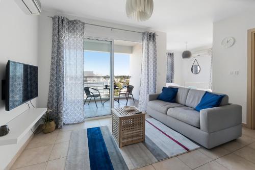 Glabur Stays - The Sunny Atelier - Nicosia City, Free Parking & Wifi, Welcomes You!!!