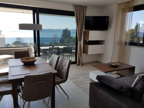 a living room with a table and a dining room at Villa Ivan in Sveti Filip i Jakov