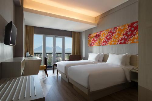 Ένα ή περισσότερα κρεβάτια σε δωμάτιο στο Hotel Santika Banyuwangi