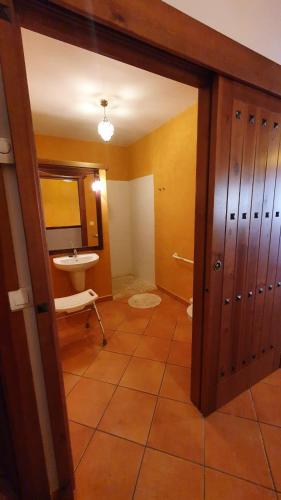 a bathroom with a sink and a mirror at Alojamiento Rural Arucema in Freila