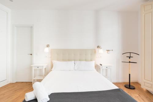 Urbe10 Plaza de la Constitucion 1 Bedroom Apartment