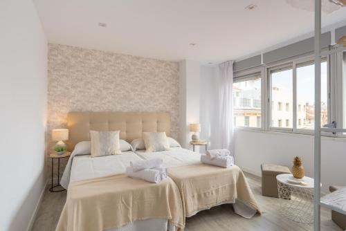 Posteľ alebo postele v izbe v ubytovaní Urbe10 Angel Ganivet 2 Bedrooms Apartment