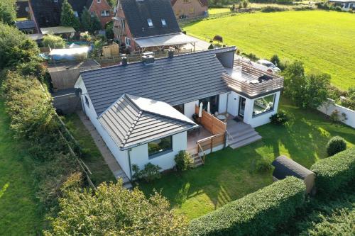 an aerial view of a house with a roof at Ferienhaus Strandläufer in Langballig
