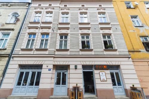 Budova, v ktorej sa apartmán nachádza