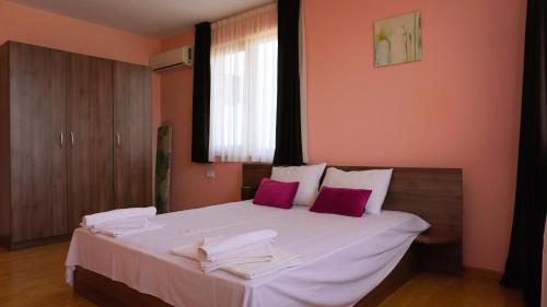 En eller flere senge i et værelse på Вила Марна - Villa Marna