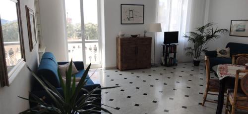 a living room with a blue couch and a table at Casa Tigullio in Rapallo