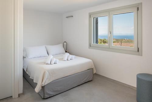 Un pat sau paturi într-o cameră la Nevermind Vacations villa A