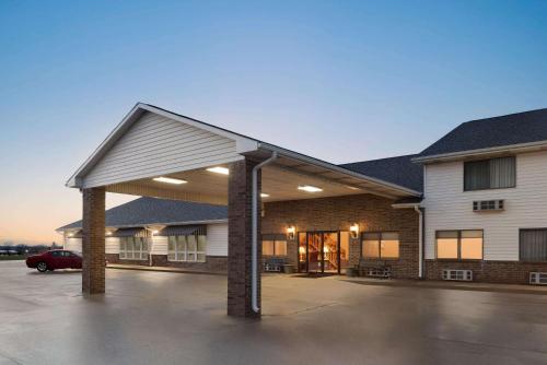 Super 8 by Wyndham Bethany MO – Photos 2
