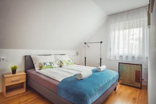 Posteľ alebo postele v izbe v ubytovaní MyFlat Piroska Holiday Home