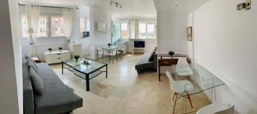 Pisos con piscina de temporada corta estancia