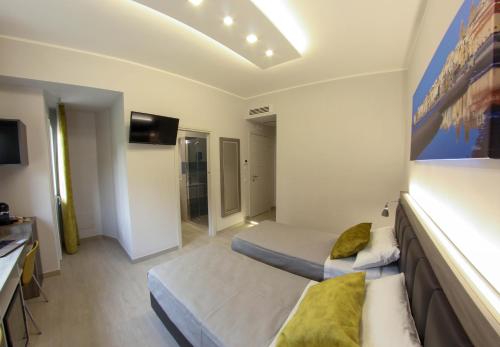 TV o dispositivi per l'intrattenimento presso YEASY smart rooms Cefalù